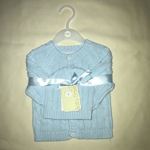 Baby dove blue sweater and hat NWT 0-3 months
